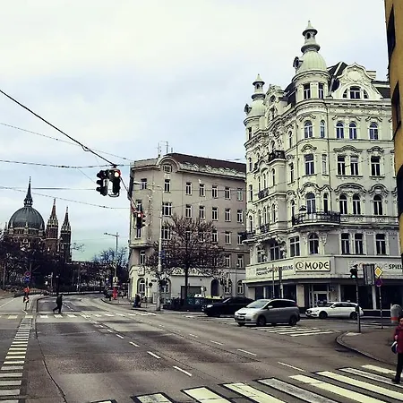 Mariahilfer 4 Min To The Shopping Center And Schoenbrunn Palace *