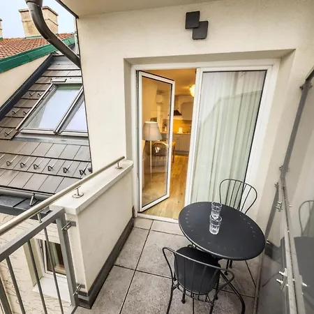 Jimmy's Lory Apart-hotel 3*