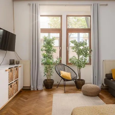 Designer Near Schoenbrunn Apartment *