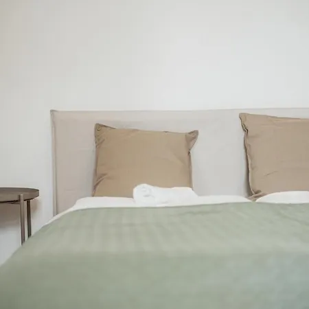 Stylisch In Vienna's 18th District Apartment