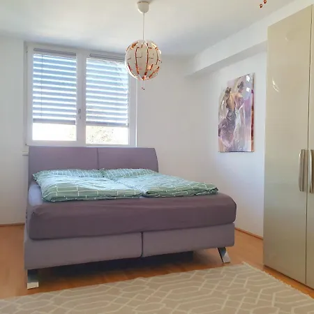 Near Lake Two Bedroom Duplex * Vienna