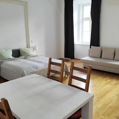 Lovely Modern Historical 1-bedroom Apartment