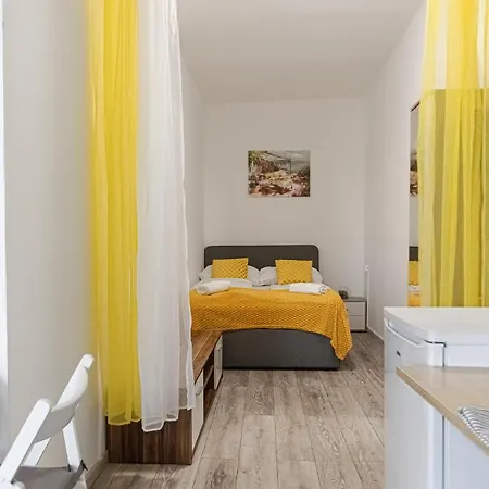 Standard 3br Near Hauptbahnhof