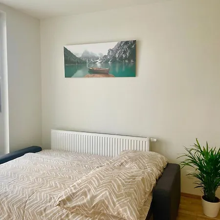 Apartment Bright Modern Flat With Balcony Vienna