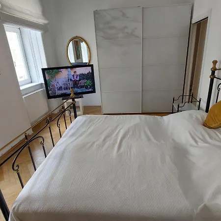 Apartment Am Sobieskiplatz By Interhome *
