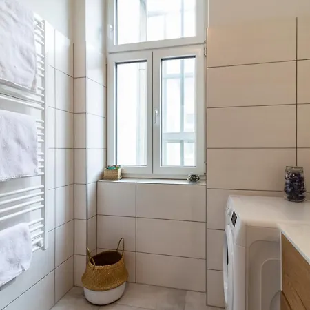 Cozy, Generous - 10 Min To City-centre - Contactless 24h Check-in Apartment Vienna