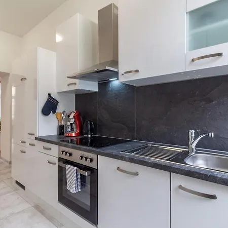 Cozy, Generous - 10 Min To City-centre - Contactless 24h Check-in Apartment Vienna