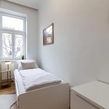 Cozy, Generous - 10 Min To City-centre - Contactless 24h Check-in Vienna