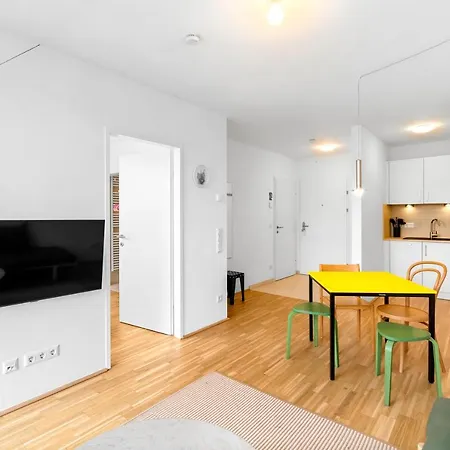 Ding Design In Brigittenau Apartment