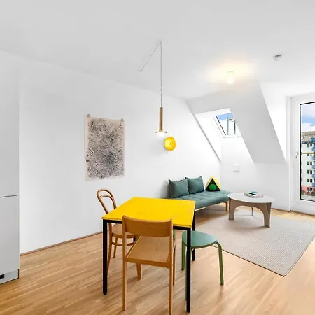 Ding Design In Brigittenau Apartment