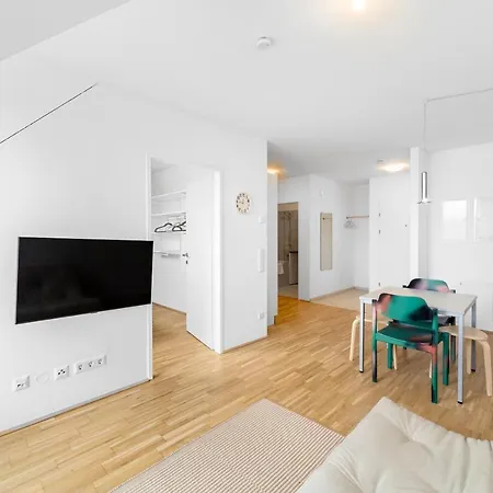 Ding Design In Brigittenau Apartment
