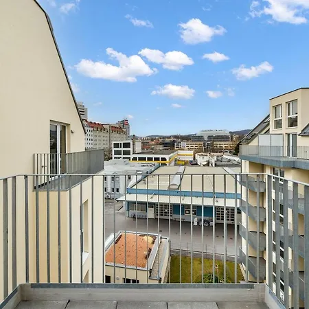 Ding Design In Brigittenau Apartment