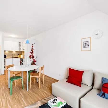 Ding Design In Brigittenau Apartment