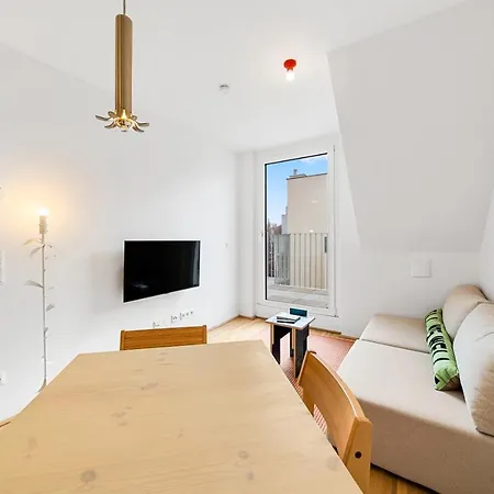 Ding Design In Brigittenau Apartment *