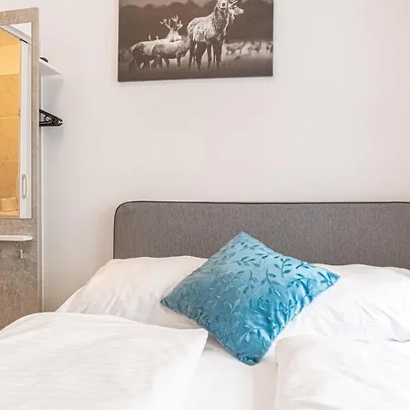 Standard 3br Near Hauptbahnhof Apartment