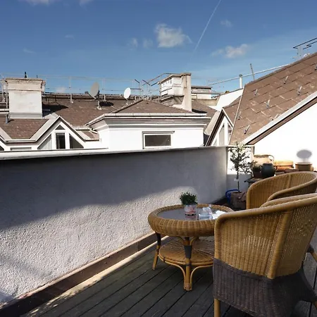 180m2 Penthouse, Luxury Next To Karlskirche And Parking Included