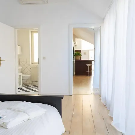 180m2 Penthouse, Luxury Next To Karlskirche And Parking Included Apartment *