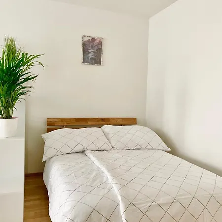 Apartment Bright Modern Flat With Balcony *