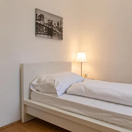 Apartment Spacious 2br Apt.-near Wiener Stadthalle *