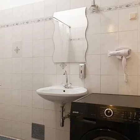 Vibrant 3br Near Akh Hospital - Perfect For Groups Apartment