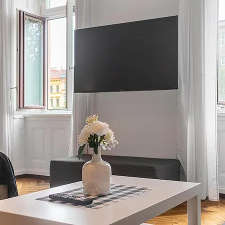 Vibrant 3br Near Akh Hospital - Perfect For Groups Apartment