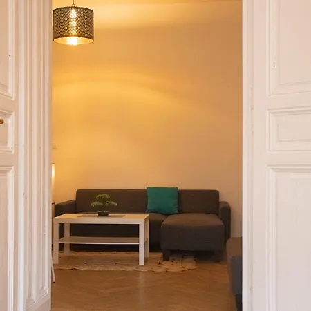 Vibrant 3br Near Akh Hospital - Perfect For Groups * Vienna