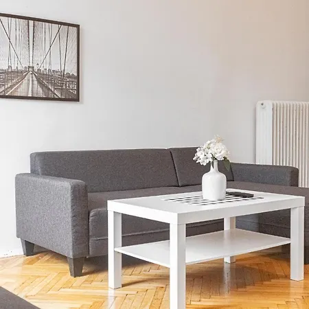Apartment Vibrant 3br Near Akh Hospital - Perfect For Groups