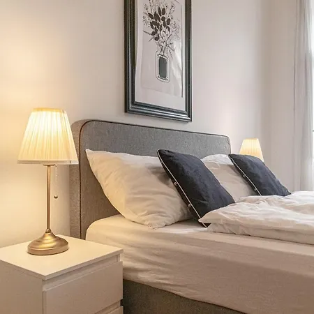 Vibrant 3br Near Akh Hospital - Perfect For Groups Apartment *