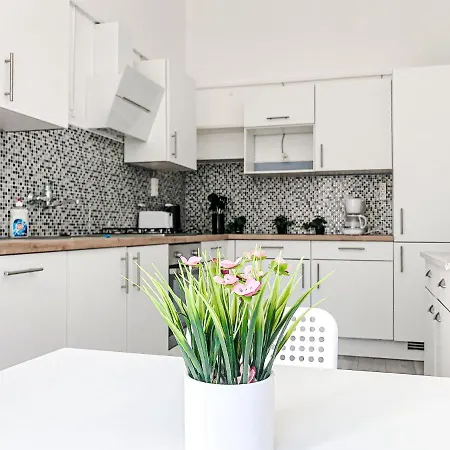 Vibrant 3br Near Akh Hospital - Perfect For Groups Apartment Vienna