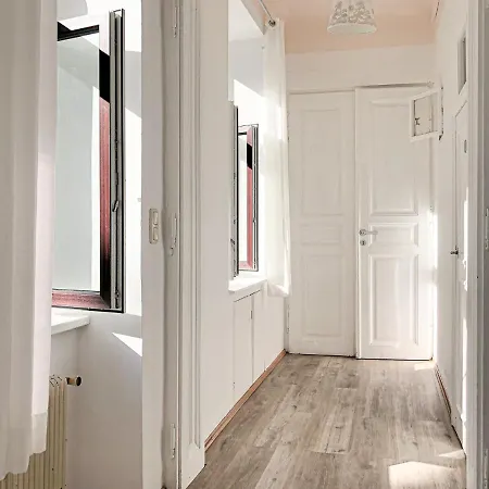 Vibrant 3br Near Akh Hospital - Perfect For Groups * Vienna