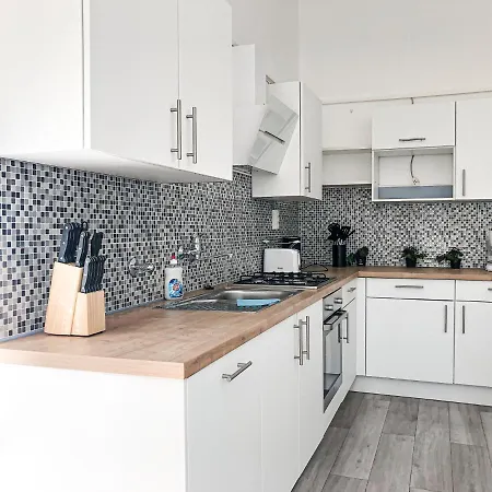 Vibrant 3br Near Akh Hospital - Perfect For Groups Vienna