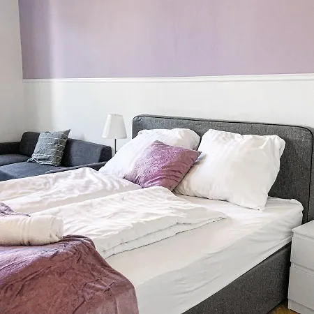 Vibrant 3br Near Akh Hospital - Perfect For Groups Apartment *