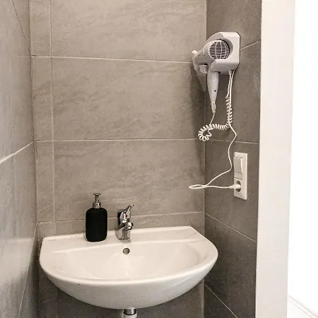 Vibrant 3br Near Akh Hospital - Perfect For Groups Apartment Vienna