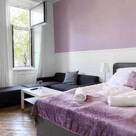 Vibrant 3br Near Akh Hospital - Perfect For Groups Apartment *