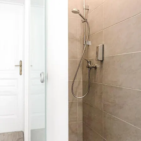 Vibrant 3br Near Akh Hospital - Perfect For Groups Apartment