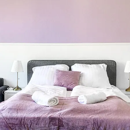 Vibrant 3br Near Akh Hospital - Perfect For Groups Apartment *