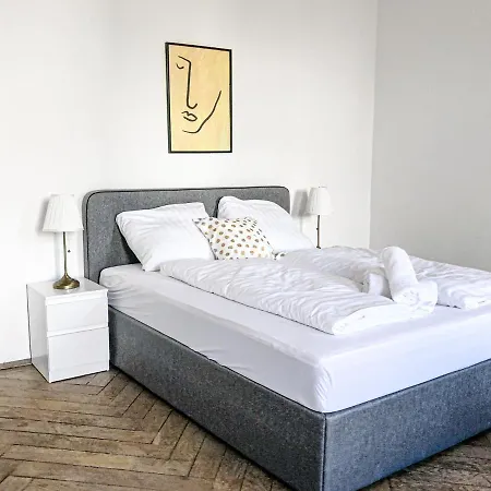 Vibrant 3br Near Akh Hospital - Perfect For Groups Vienna