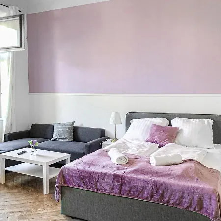 Vibrant 3br Near Akh Hospital - Perfect For Groups *