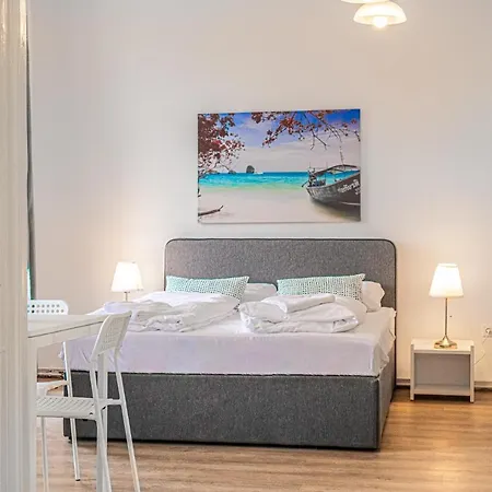 Apartment Welcoming 2br Apt. Near Akh- Perfect For Longstays *
