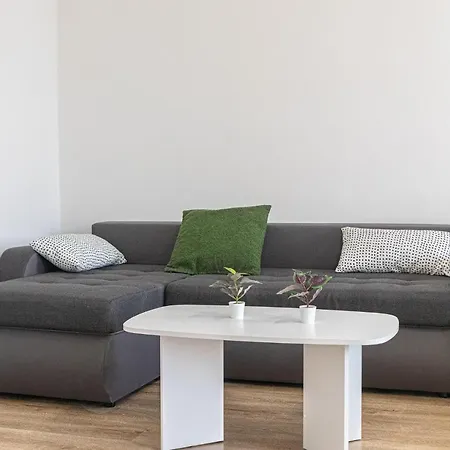 Apartment Welcoming 2br Apt. Near Akh- Perfect For Longstays Vienna
