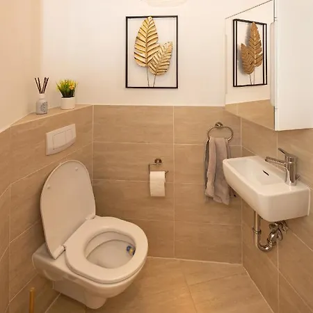 Rooftop Cozy Near Innerstadt With Ac Apartment *