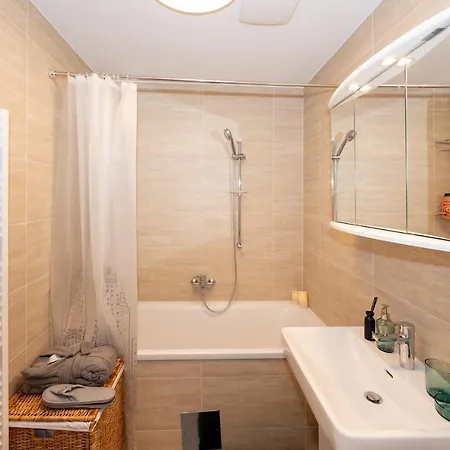 Rooftop Cozy Near Innerstadt With Ac Apartment *