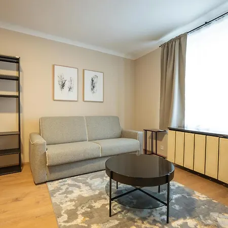 A 2-bedroom With A King-size Bed And A Balcony Is Located Just A 15-minute Walk From Stephansplatz. * Wien