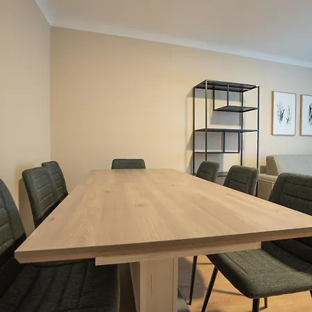 Apartment A 2-bedroom With A King-size Bed And A Balcony Is Located Just A 15-minute Walk From Stephansplatz. Wien