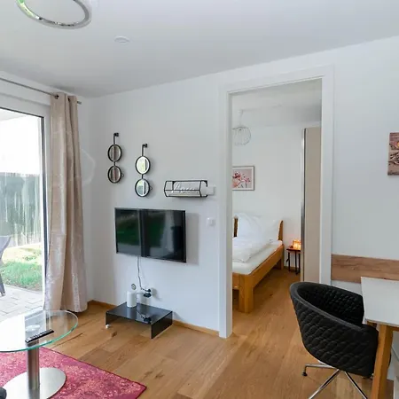 Apartment Modern With Tiny Garden Near Center *