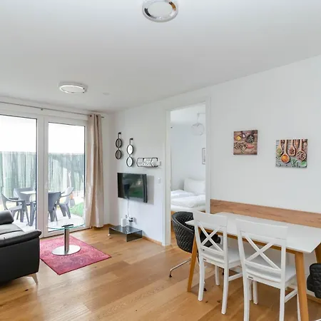 Apartment Modern With Tiny Garden Near Center *