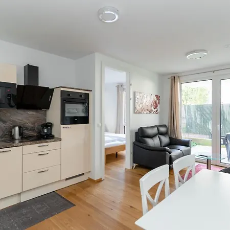Apartment Modern With Tiny Garden Near Center *