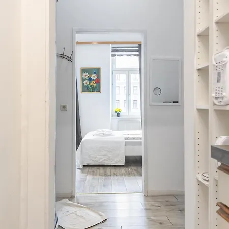 Апартаменты Pleasant 1br Aprt. Near The Danube & Millenium T. *