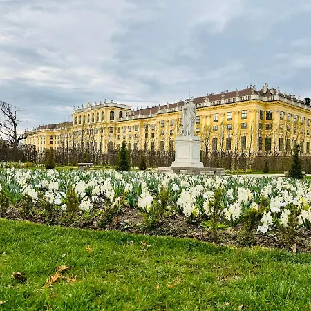 Lovely Nest! Just Beside Schoenbrunn Palace And Zoo! * Vienna