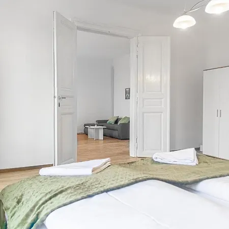 Welcoming 2br Apt. Near Akh- Perfect For Longstays *